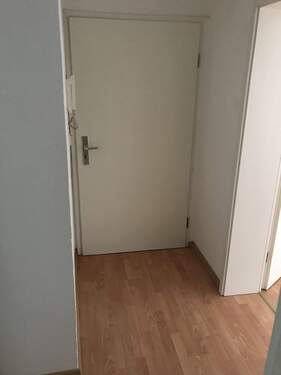 Flur - Etagenwohnung mit 66,00 m&sup2; in Magdeburg zur Miete