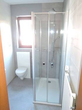 Saniertes Dchbad mit Fenster - 