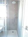 Rechteckige Dusche mit Regenwalddusche - 