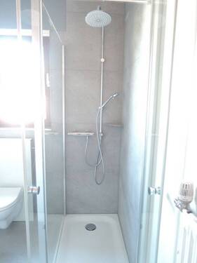 Rechteckige Dusche mit Regenwalddusche - 