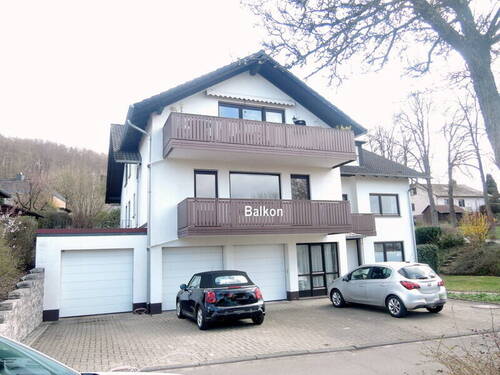 Hausansicht mit Balkonen - 2 Zimmer Etagenwohnung zur Miete in Northeim