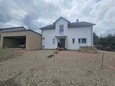 Front - Eingang mit Garage & Ausbau Vorgarten - Einfamilienhaus mit 190,00 m&sup2; in Ralingen an der Sauer zum Kaufen