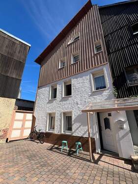 Hausansicht - Top-Gelegenheit! Gemütliche Doppelhaushälfte mit kleiner Dachterrasse in Bad Sobernheim zu verkaufen