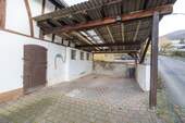 Carport an der Scheune - 