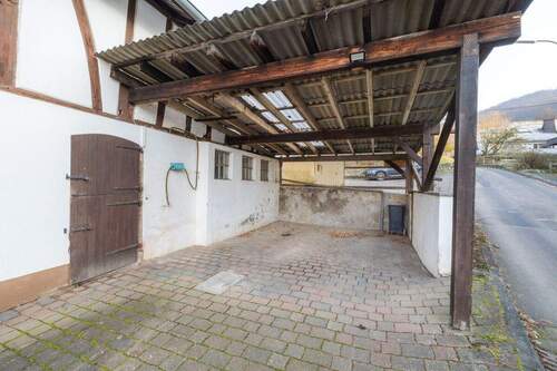 Carport an der Scheune - 