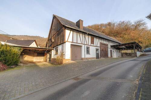 Unterstellplatz an derr Scheune - 