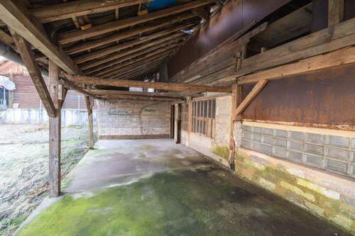 Unterstellplatz hinter der Scheune - 