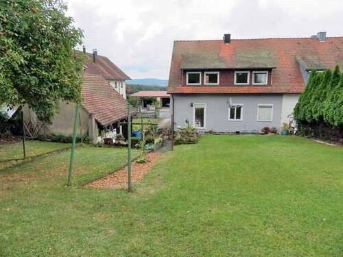 Garten mit Außenansicht - 