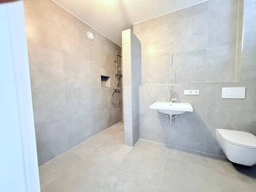 Bad - Sorglos investieren: Erstvermietete Neubauwohnung