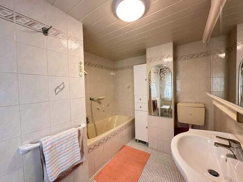 Bad - Mehrfamilienhaus, Wohnhaus mit 89,00 m&sup2; in Röthenbach zum Kaufen