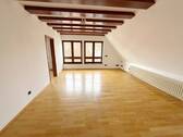 Wohnzimmer - Schöne 3-Zi. Wohnung in Reichenbach zu vermieten! Optional großzügiger Hobbyraum zusätzlich.