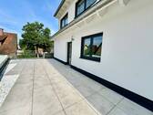 Terrasse am Wohnungseingang EIngangsbereich - RESERVIERT - Großzügig, modern und bezugsfrei - 5-Zimmerwohnung über 2 Etagen in Kenzingen