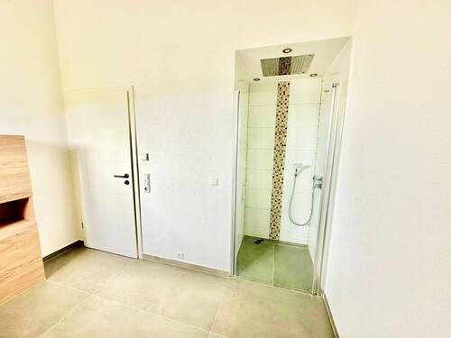 Modernes zweites Badezimmer DG - 