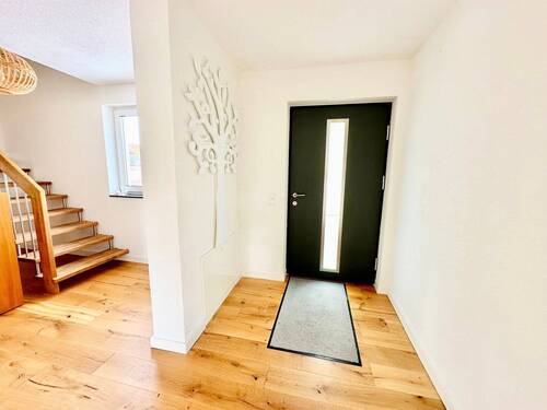 Einladender Eingangsbereich OG - Etagenwohnung mit 175,00 m² in Kenzingen zum Kaufen