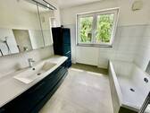 Modernes Badezimmer OG - 