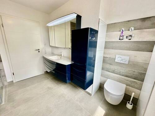 Modernes Badezimmer OG - 