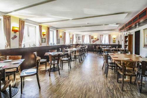 Gastraum - 1 Zimmer Mehrfamilienhaus, Wohnhaus in Rheinstetten