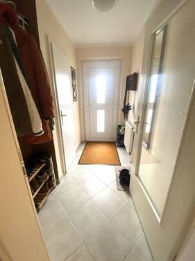 Flur im EG - 7 Zimmer Reihenmittelhaus in Stockelsdorf