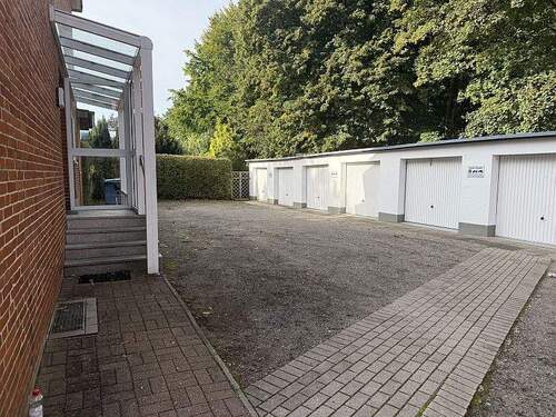Garagen.jpg - Mehrfamilienhaus, Wohnhaus mit 349,40 m² in Großhansdorf zum Kaufen