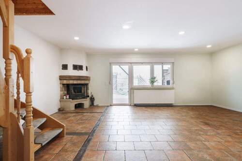 Wohnbereich mit Kamin - 3 Zimmer Doppelhaushälfte in Beetzsee