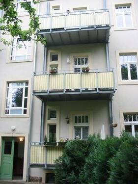 Hofansicht mit Balkonanlage - 3 Zimmer Etagenwohnung zum Kaufen in Dresden