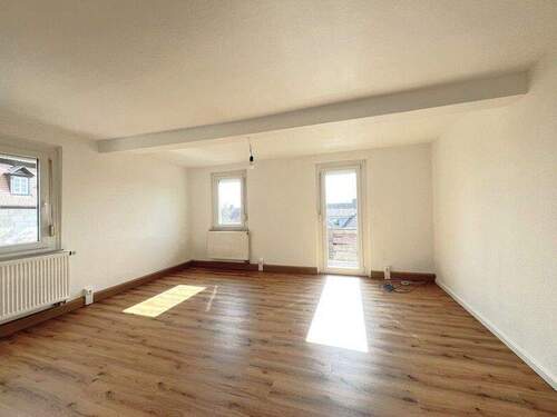 Wohnzimmer - Etagenwohnung mit 117,00 m&sup2; in Rückersdorf zur Miete