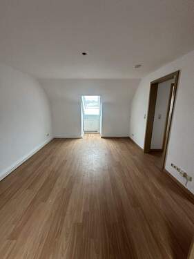 Wohnbereich - Helle Dachgeschoss-Wohnung in Kranichfeld sucht neuen Mieter!