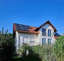 Helle Dachgeschosswohnung mit Gartenabteil und zwei Stellplätzen in ruhiger Lage von Leiblfing