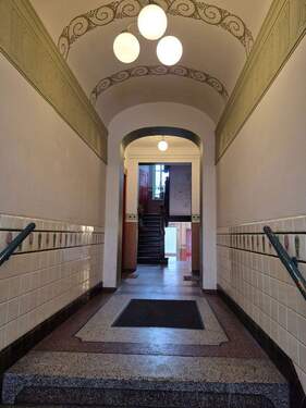 Hauseingangsbereich - 3 Zimmer Etagenwohnung zur Miete in Leipzig
