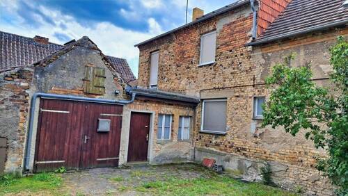 Rückseite mit Garage - Einfamilienhaus mit 297,00 m&sup2; in Rothenburg zum Kaufen