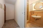 24 Duschbad mit Flur - 