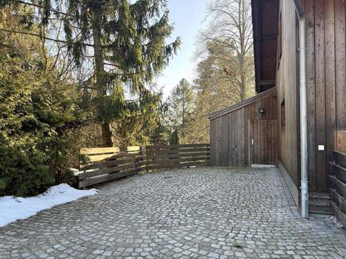 Einfahrt/Stellplatz - 