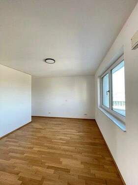 Schlafzimmer Ansicht 2 - 