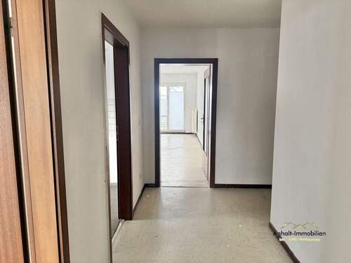 Flur (1) - Etagenwohnung mit 80,30 m&sup2; in Radegast zur Miete