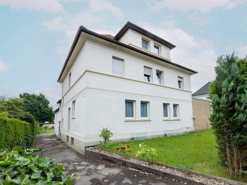 Außenansicht des gepflegten Mehrfamilienhauses - 4-Familienhaus mit großzügiger, eigennutzbarer Einheit und 3 vermieteten Wohnungen in Bad Salzuflen