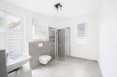 großes Badezimmer - 