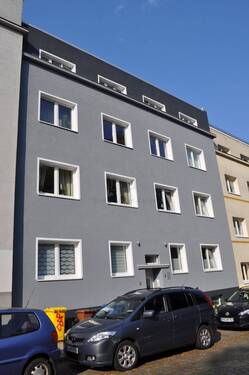 Hausansicht - Moderne, helle 2,5 Zimmer Terrassenwohnung - Einbauküche, Einbauspots, Einbauschränke