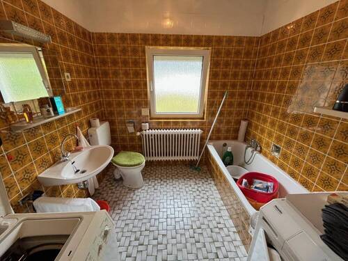 EG Bad mit Wanne - 