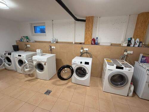 Waschraum im Keller.jpeg - 