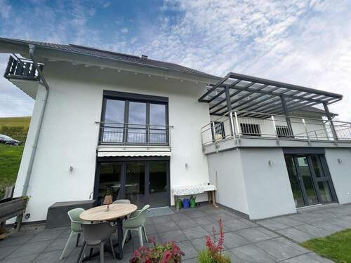 Blick vom Garten / Terrasse - Mehrfamilienhaus, Wohnhaus mit 373,00 m&sup2; in Durbach zum Kaufen