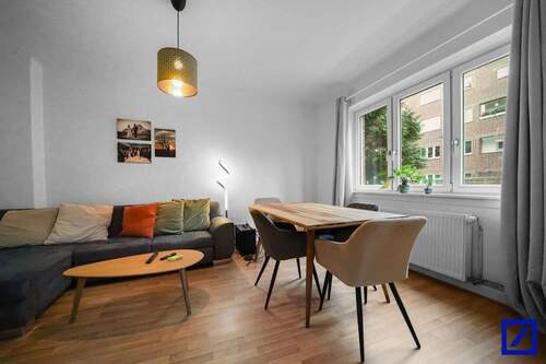 Wohnzimmer - 3 Zimmer Etagenwohnung zum Kaufen in Bremen