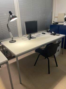 Frei: Schreibtischplatz groß - Büro in Hamburg