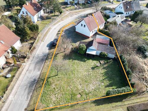 Vogelperspektive - Doppelhaushälfte mit 75,00 m&sup2; in Ahrenshagen-Daskow zum Kaufen