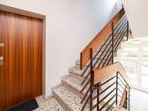 Treppenhaus / Eingang - 