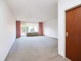 Großzügiger Wohnbereich mit Balkonzugang - 3 Zimmer Etagenwohnung zum Kaufen in Bad Salzuflen