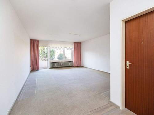 Großzügiger Wohnbereich mit Balkonzugang - 3 Zimmer Etagenwohnung zum Kaufen in Bad Salzuflen