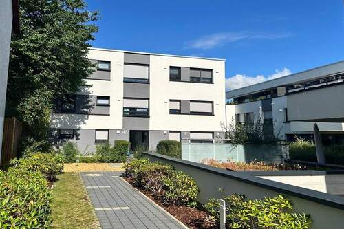 Zugang - barrierefreie 3-Zimmerwohnung mit Aufzug und TG im Neubaustandard