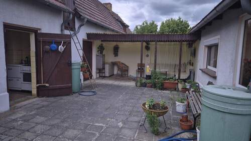 Nebengebäude mit kleiner Sitzecke - 