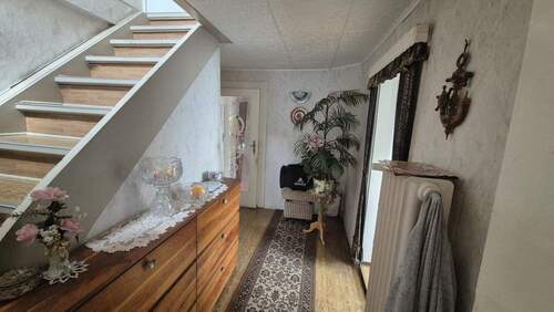 EG-Einblick in den Flur - 