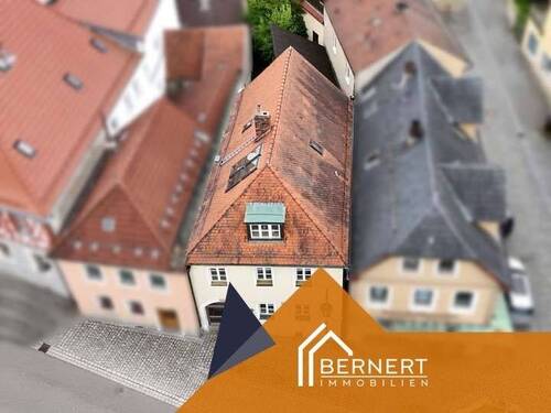 Luftaufnahme - Historisches Liebhaberobjekt mit Dachgeschossapartment im Loftstyle